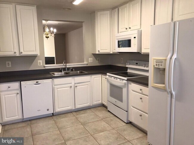 Photo - 4647 Harrier Way