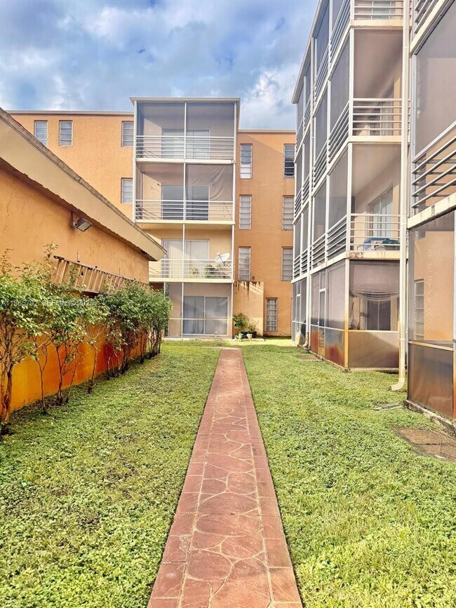 Photo - 4848 NW 24th Ct Unit 203