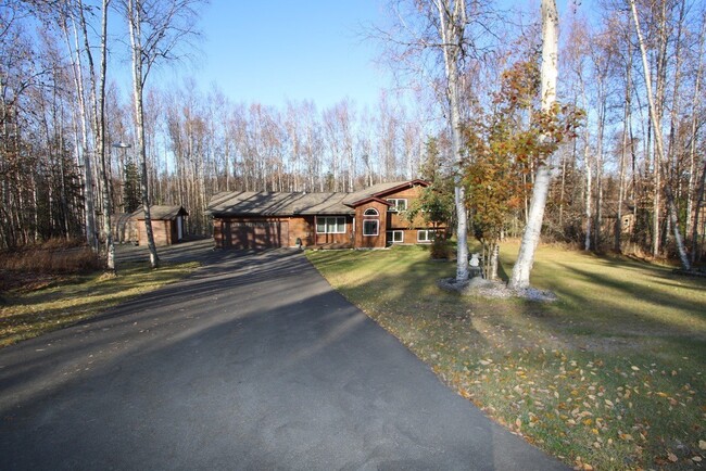 4 Bedroom Chugiak Home on an Acre! - 4 Bedroom Chugiak Home on an Acre!