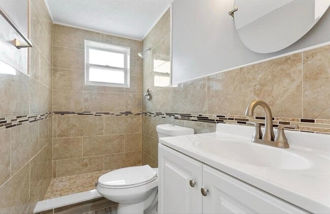 Photo - 9200 Chantilly Ln