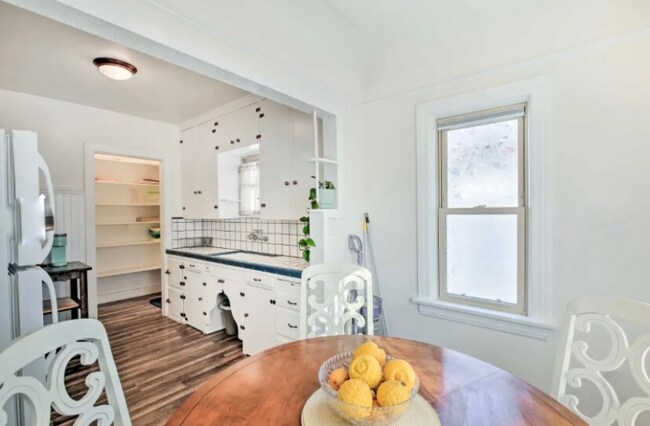 Photo - 1609 E 64th St