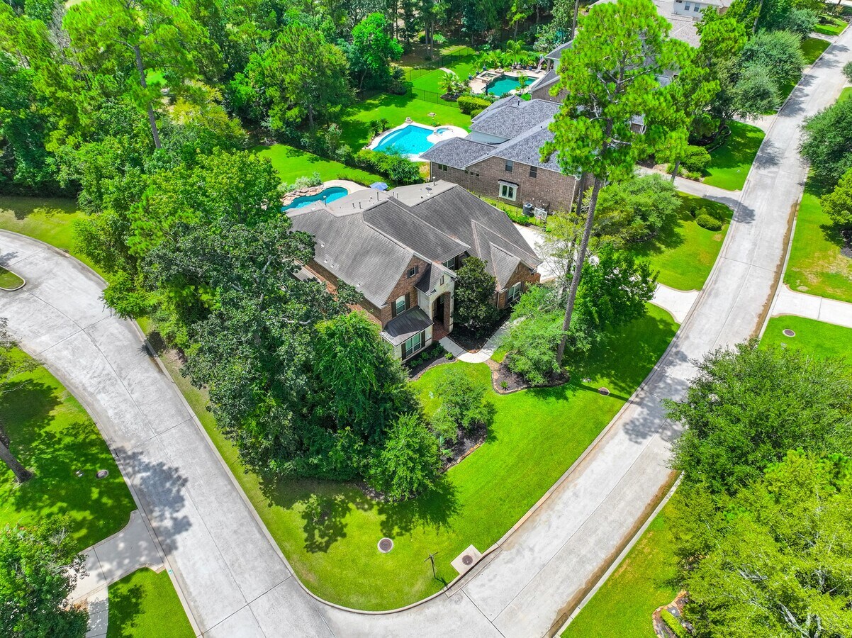 Photo - 110 S Veilwood Cir