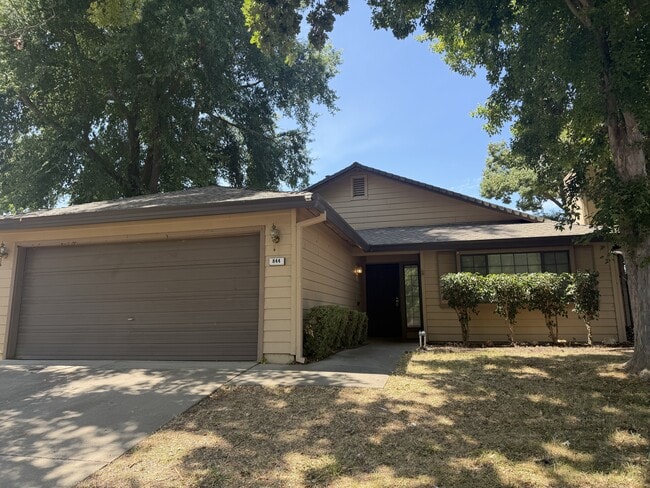Photo - 844 Stetson Way