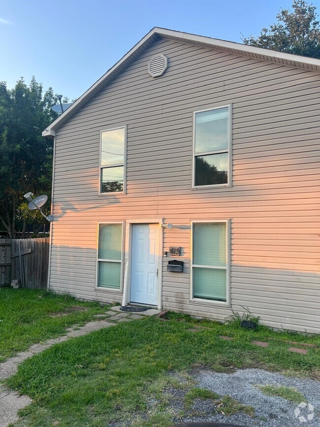 Building Photo - 415 S 23rd St Rental