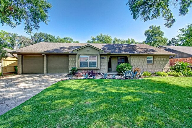 Photo - 9638 Meadowglen Ln House