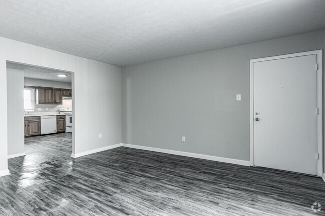 2BR, 1BA - 825SF Traditional