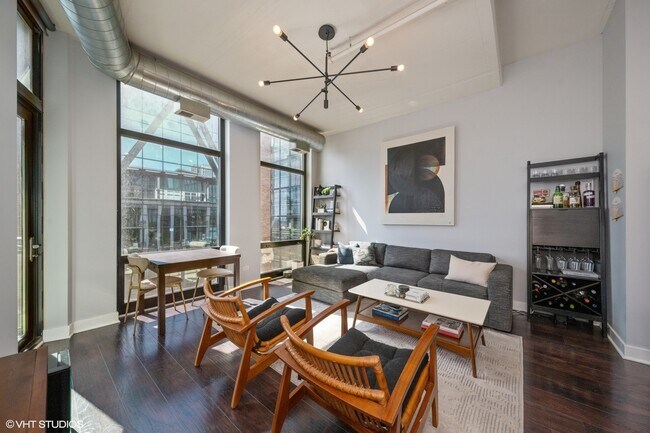 Photo - 740 W Fulton St