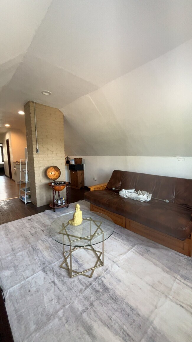 Photo - 3454 E 76th St Unit 3rd/1bd