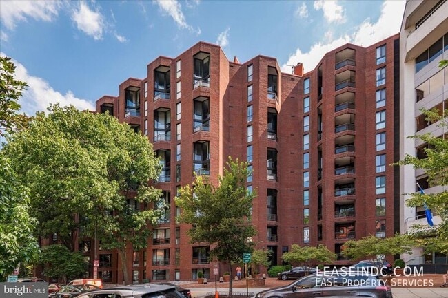Building Photo - 1099 22nd St NW Unit #805 Rental