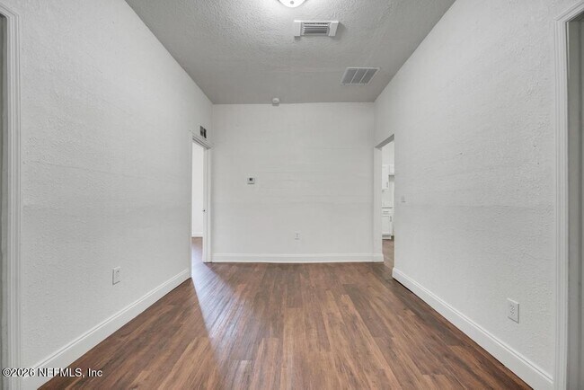 Photo - 2410 Mc Quade St