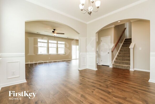 Photo - 213 Sugarberry Ln