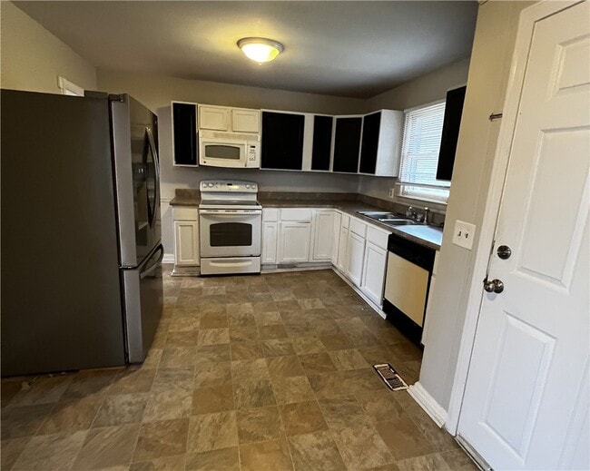 Photo - 3012 Cambridge Rd