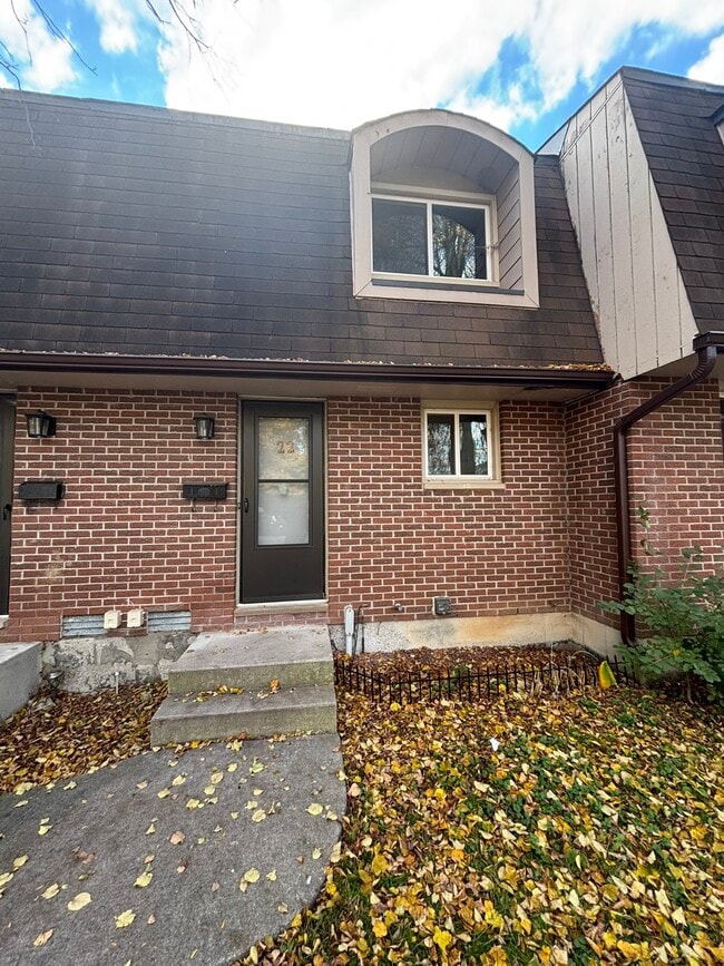 Building Photo - 325-325 Erb St. W Unit 22