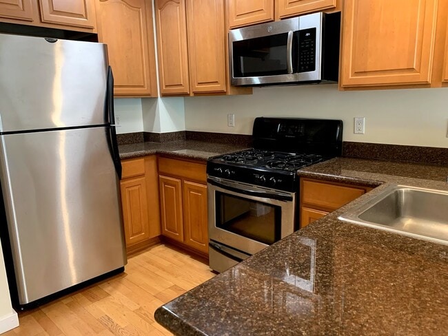 900 Van Ness Ave - 900 Van Ness Ave