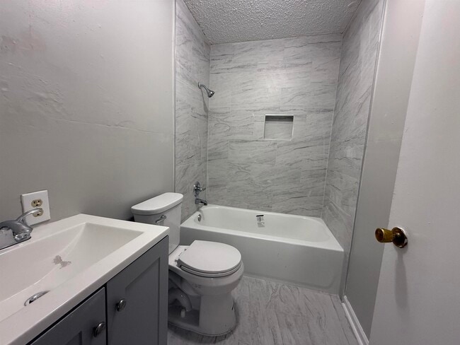Photo - 119 Jelk St