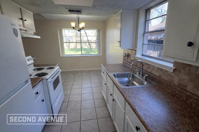 Photo - 7023 Foxhurst Ln