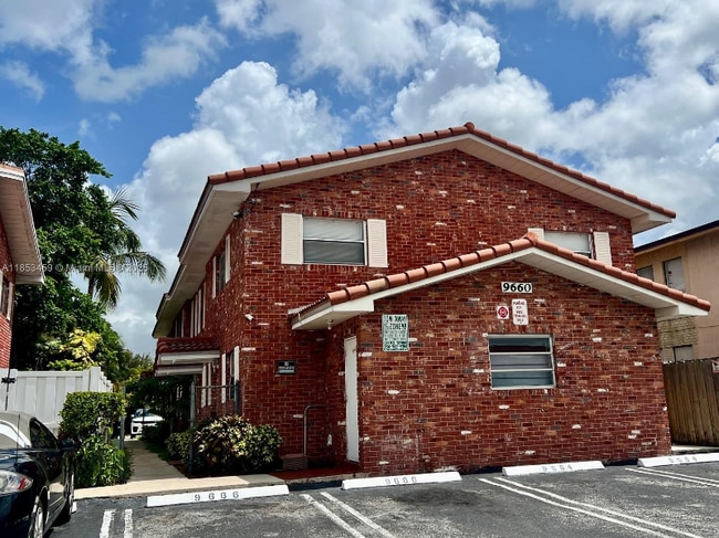 Building Photo - 9660-9666 NW 35th St Rental