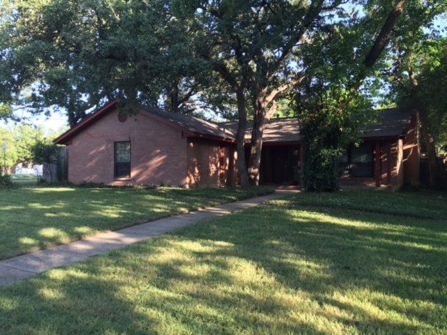 Building Photo - 3400 Halifax Dr