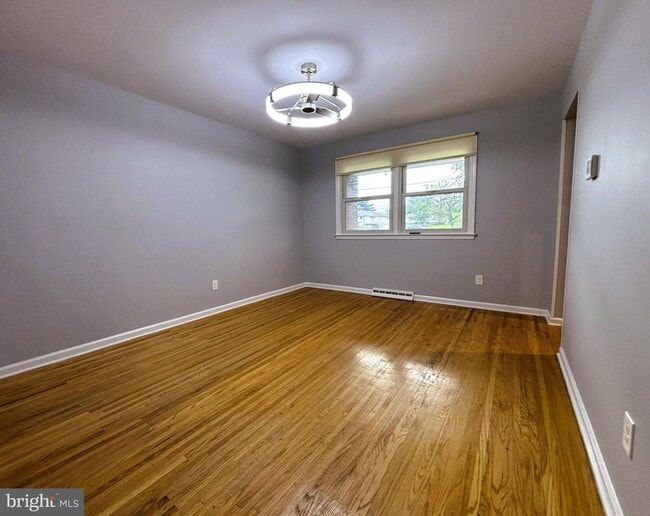Photo - 415 Monmouth Dr