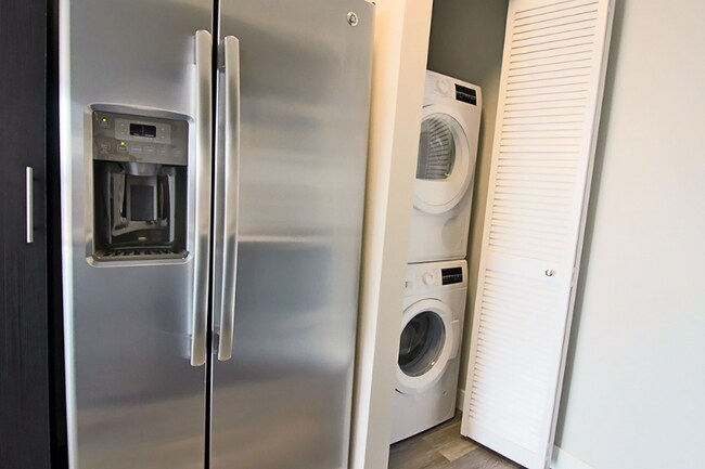 Photo - 26 E Delaware Pl