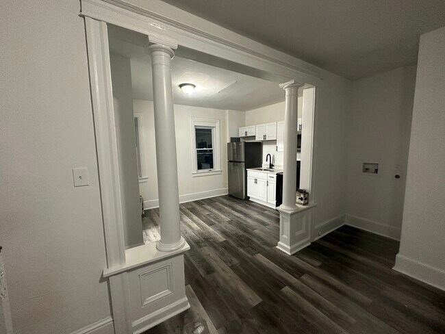 Photo - 113 W John St House Unit Front