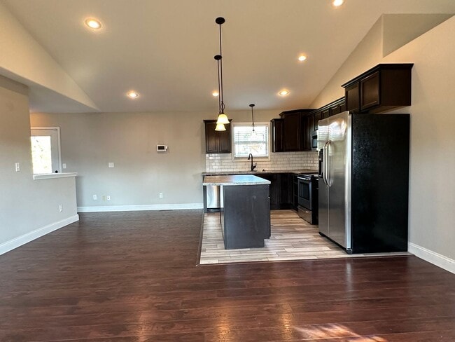 Photo - 4 Bedroom 3 Bath 2 Stall Garage in Waynesv...