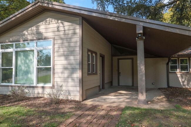 Photo - Charming 3 Bedroom with New Renovations!