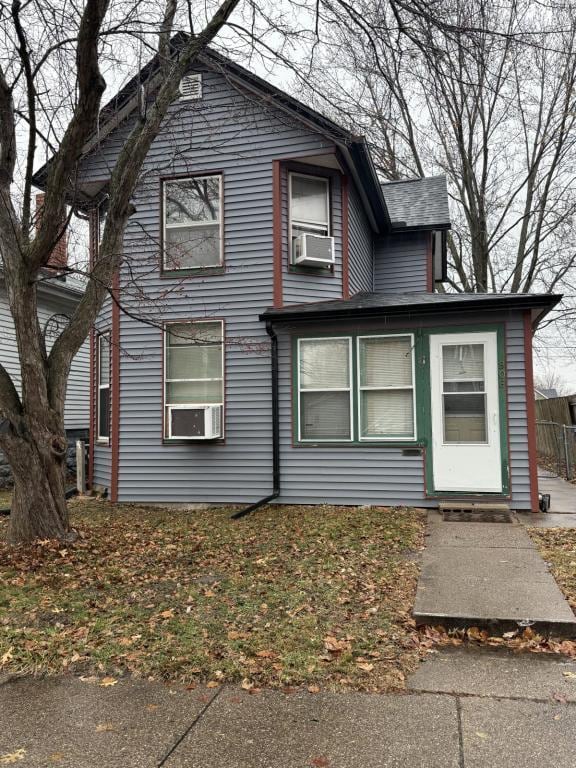 Photo - 906 E 9th St