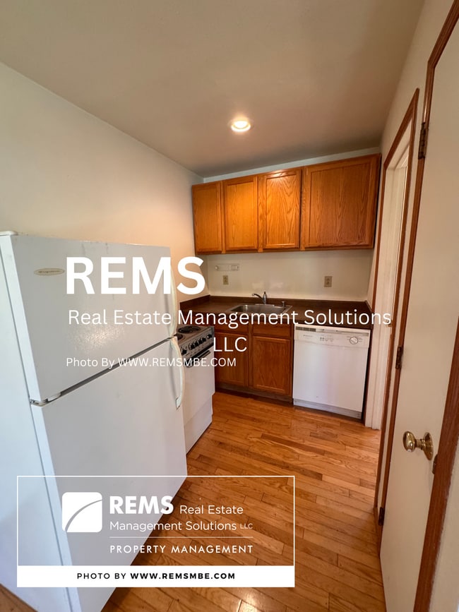 Building Photo - 500 7th St Unit 6