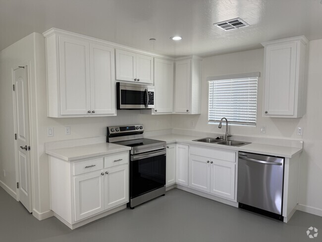 Building Photo - 1133 W Mariposa Ave Rental