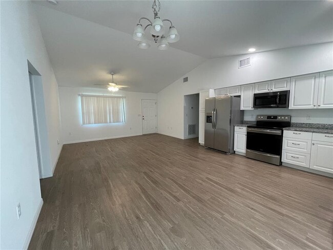 2811 Garfield St W