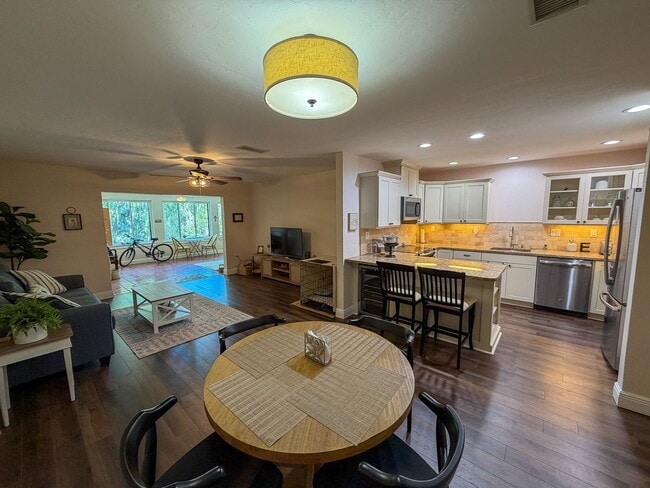 Building Photo - Biven's Lake Estates South #2728