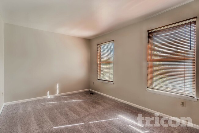 Photo - 639 Glynock Pl