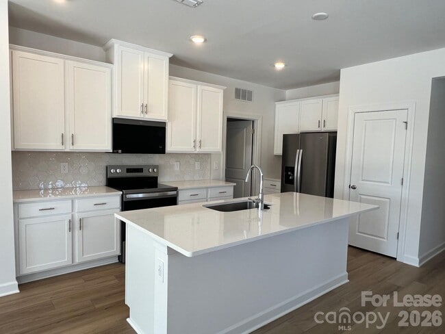 Photo - 1548 31st St NE