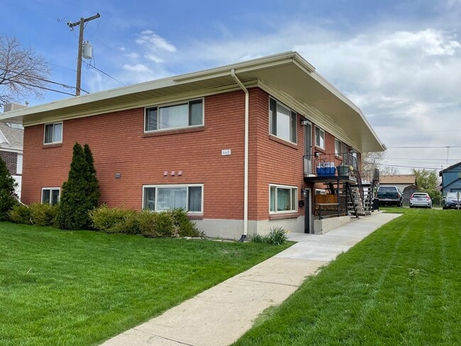 Building Photo - 668 E Ramona Ave Unit Apt C