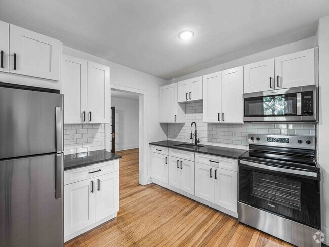 Building Photo - AVAILABLE OCT 1ST! CHECK OUT THIS FULLY RE... Unit 6 Rental