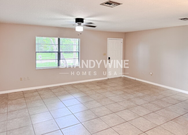 Photo - 817 Hemlock Terrace