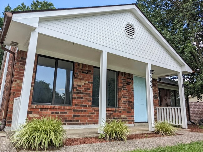 Photo - 1649 Summerhill Dr