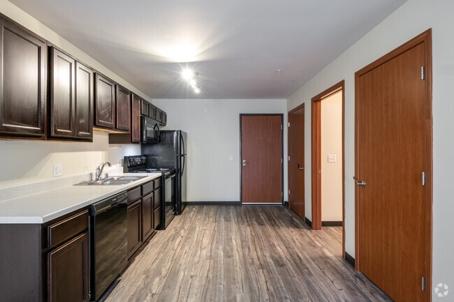 3 BR, 2 BA - 1,111SF