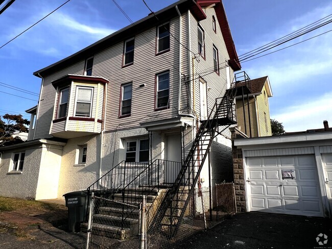 Building Photo - 83-85-85 Seeley St Unit 1 Rental