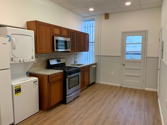 Building Photo - 475 Monmouth St Unit 1 Rental