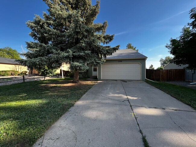 Photo - 3 bed, 2 bath Tri-Level in Central Fort Co...