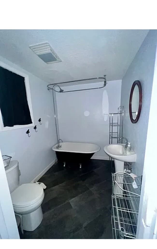 Photo - 100 Quartz St