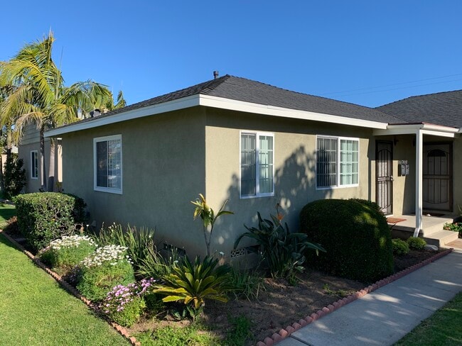 Photo - 1520 Marine Ave Unidad 1