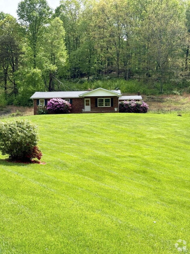 Building Photo - CANTON- 3 Bedroom/Bonus Rooms/Large Yard, ... Rental