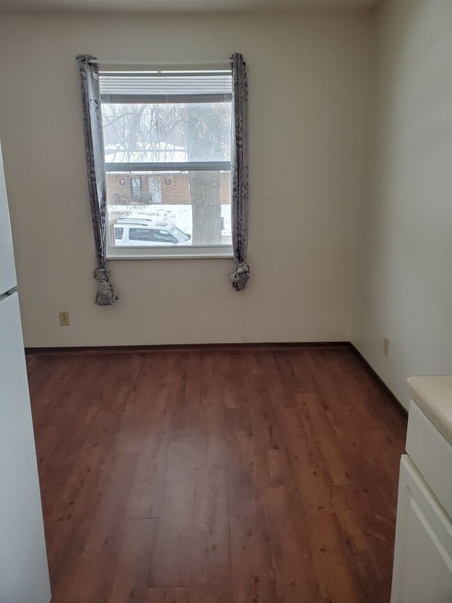 Building Photo - 740 Demaret Dr Unit 3