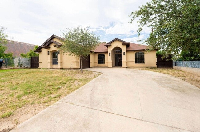 Photo - 204 N Espana Dr