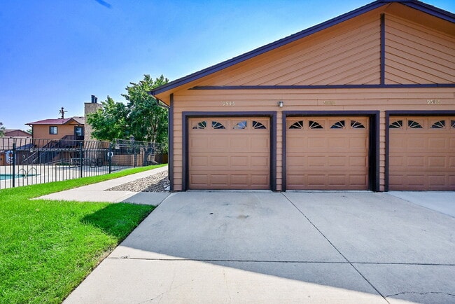 Building Photo - $2,295.00, 2 Bed 2 Bath Condo in Westminster!