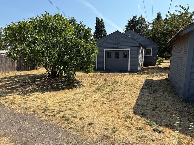 Photo - 844 D St