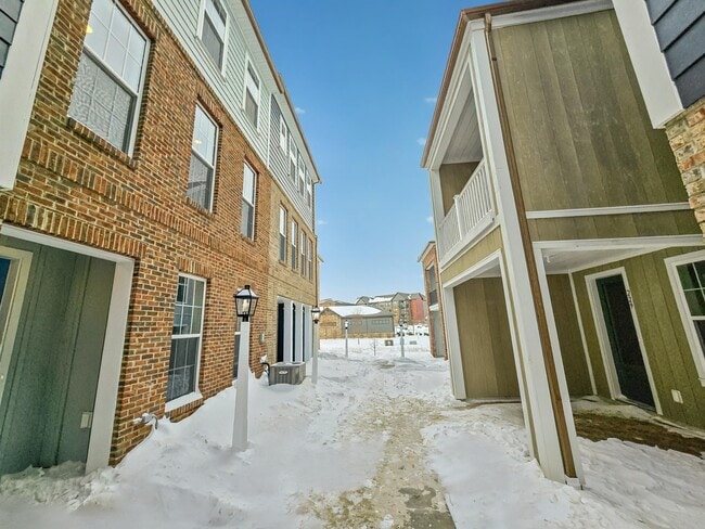 Photo - 305 Frederick Way